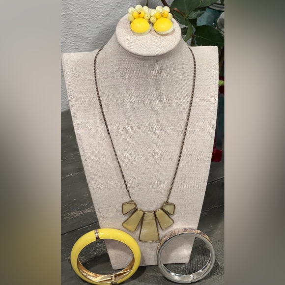 Bundle Yellow jewelry, Trapezoid Necklace, 2 Clamper Bracelets & Germany earring - Picture 1 of 11